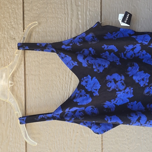 Torrid foxy blue floral wide strap tank 3x new - Picture 2 of 6